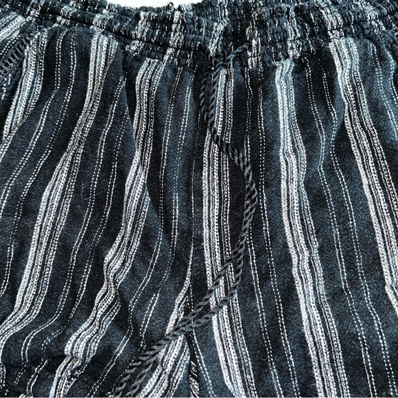 Briggs New York Black and Gray Striped High Waist Shorts - Picture 5 of 6